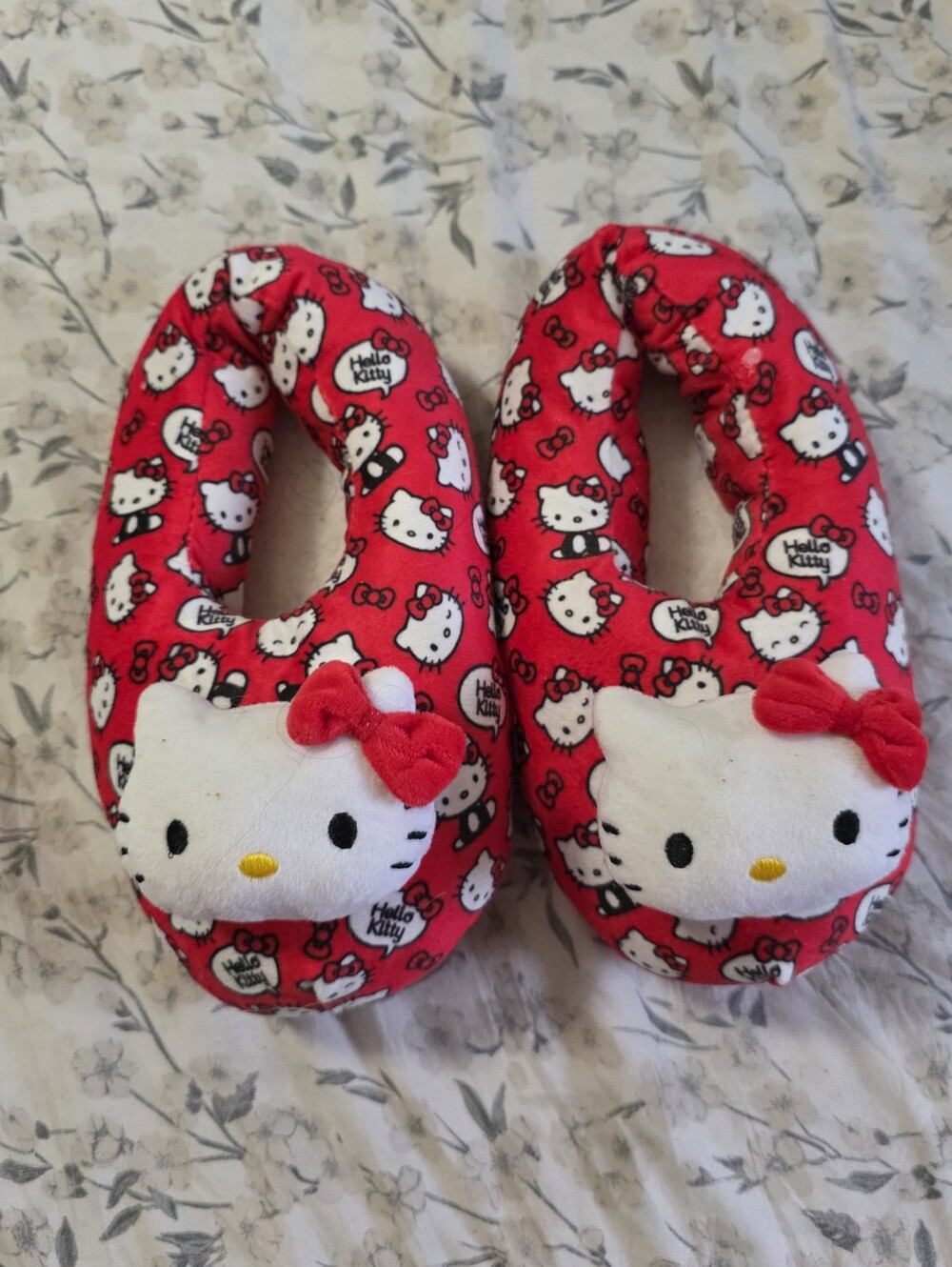 Hello Kitty Sanrio Red/White Plush Slippers Women's Size M-L (7/8)